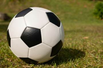德国荷兰点球出局！16强对阵揭晓，梅西C罗迎终极对话！（配图示意）